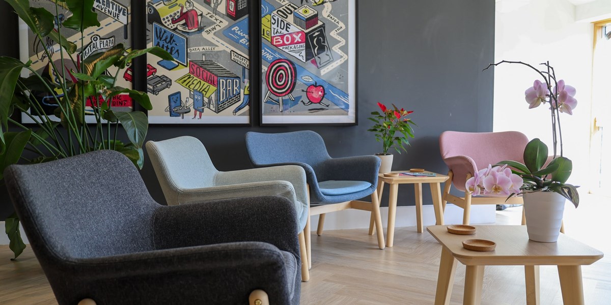 Clinic image of medical machines and recliner